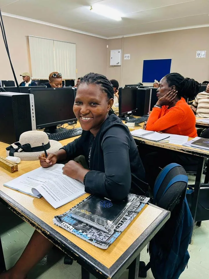 An incubatee at a workstation during a session in the computer lab